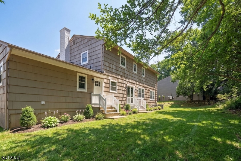 10 Robert Ct