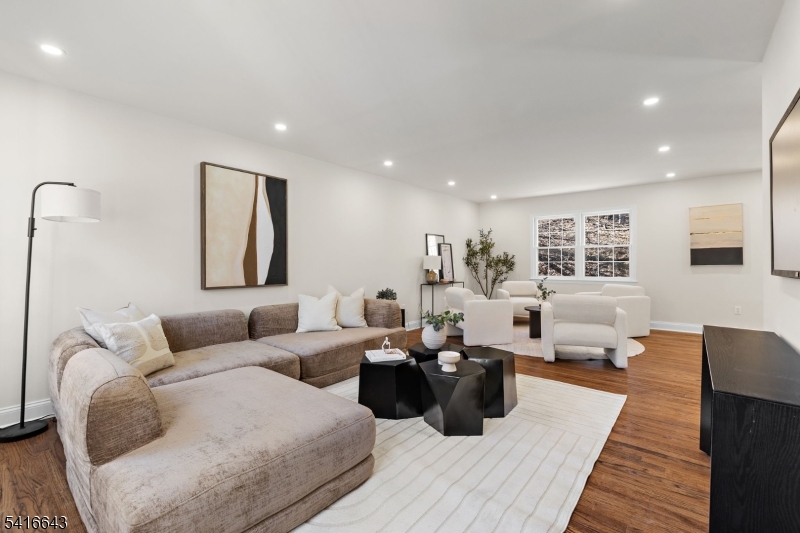 10 Robert Ct