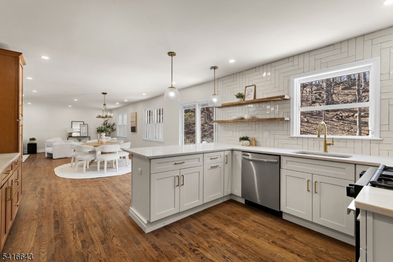 10 Robert Ct