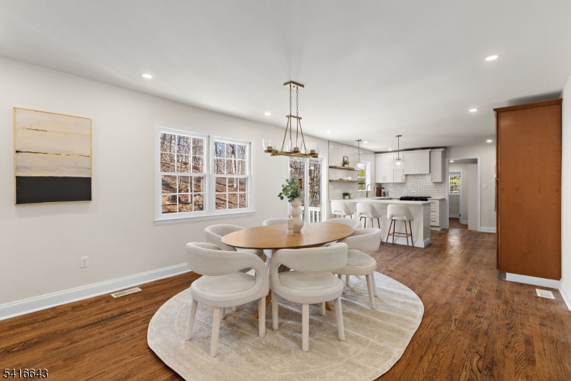 10 Robert Ct
