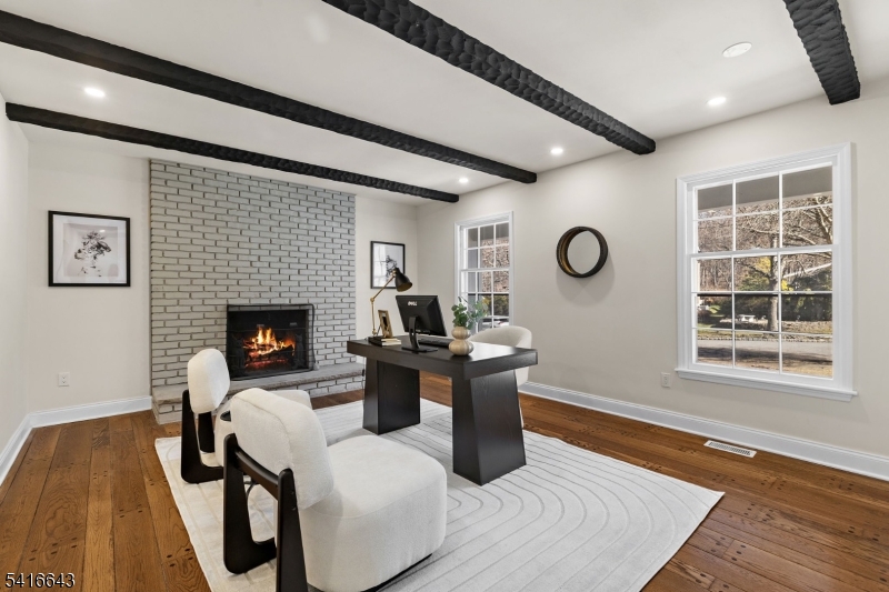 10 Robert Ct