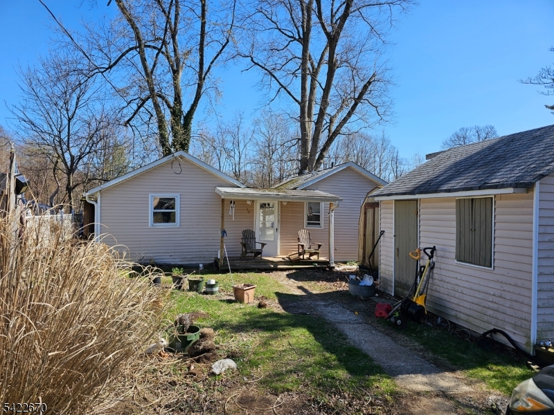 30 Riverside Dr