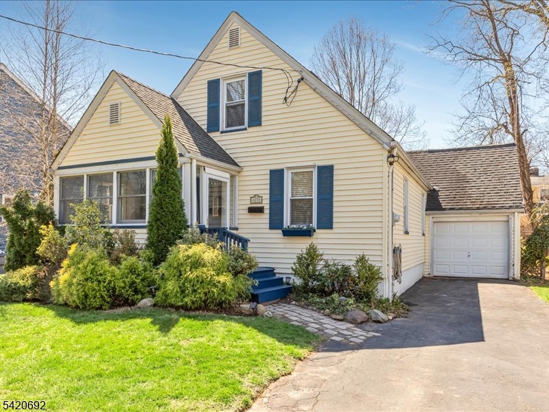 21 Mohawk Drive