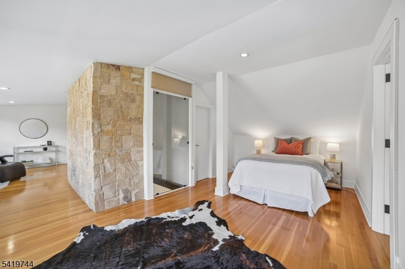55 LAKEVIEW AVENUE