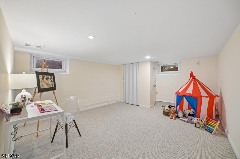 55 LAKEVIEW AVENUE