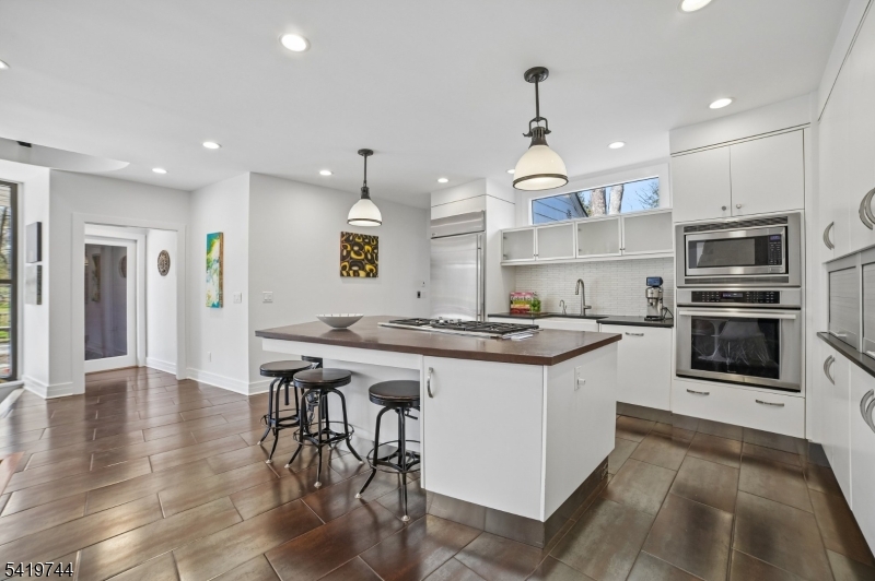 55 LAKEVIEW AVENUE