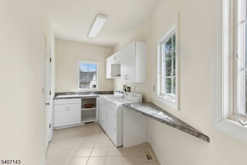 971 Nepawin Ln