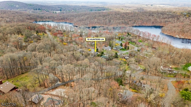 13 Hunters Ln