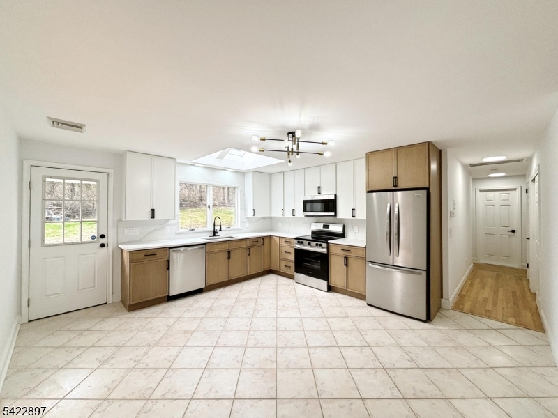 4 Baker Rd