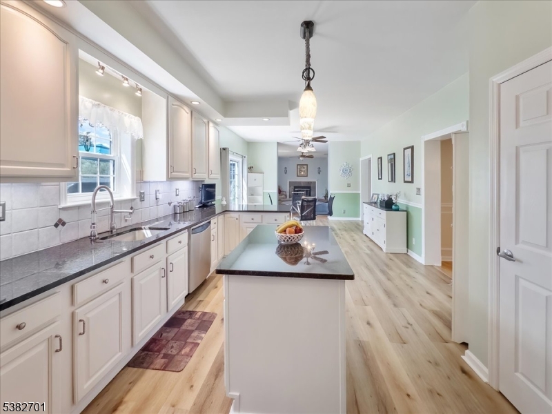 15 Alaco Ln