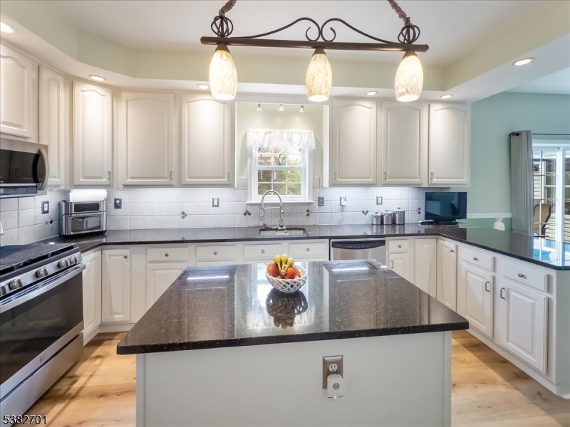 15 Alaco Ln