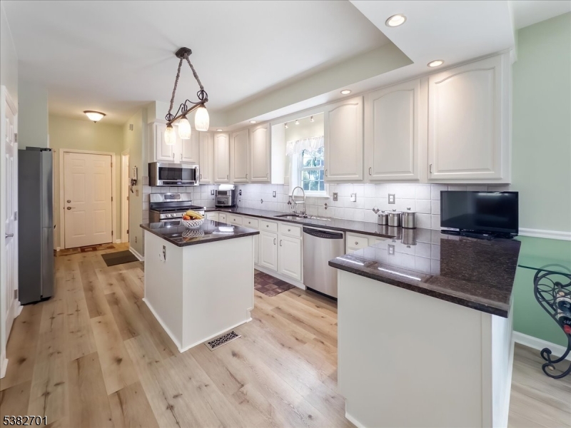 15 Alaco Ln