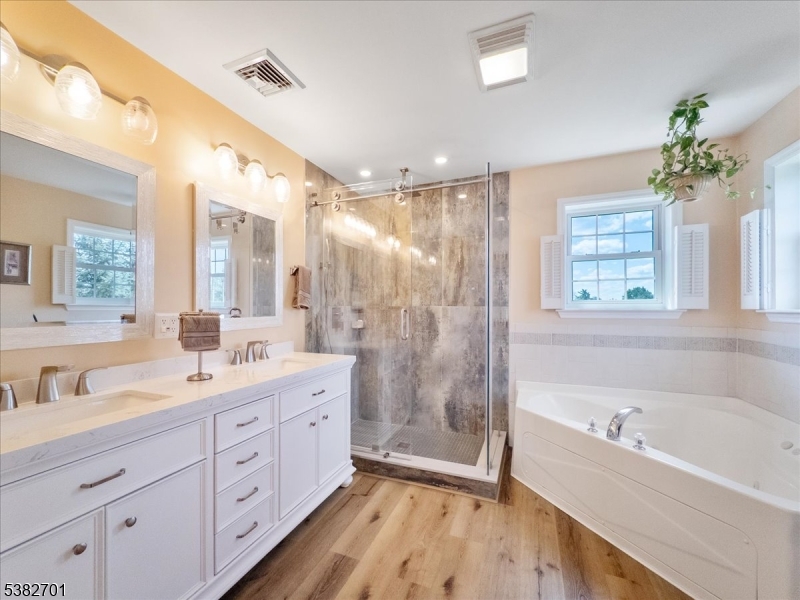 15 Alaco Ln