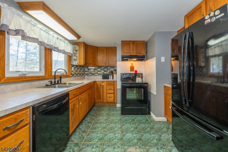 74 Scenic Dr