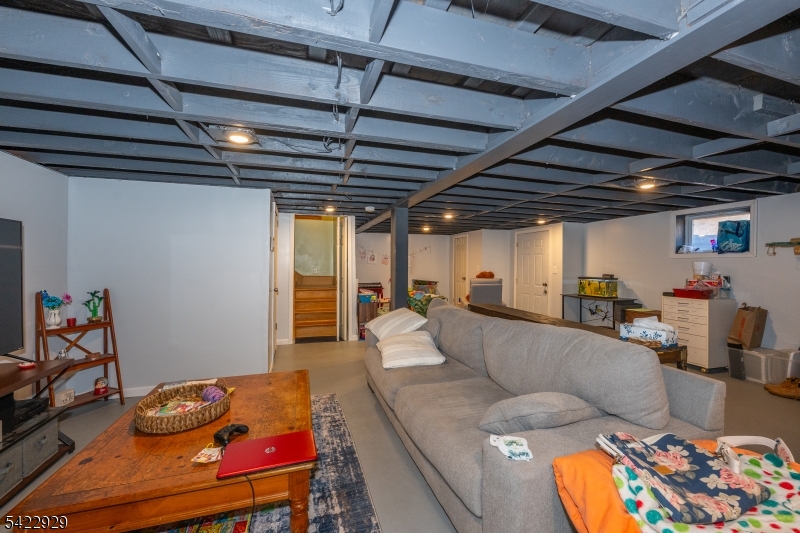 74 Scenic Dr