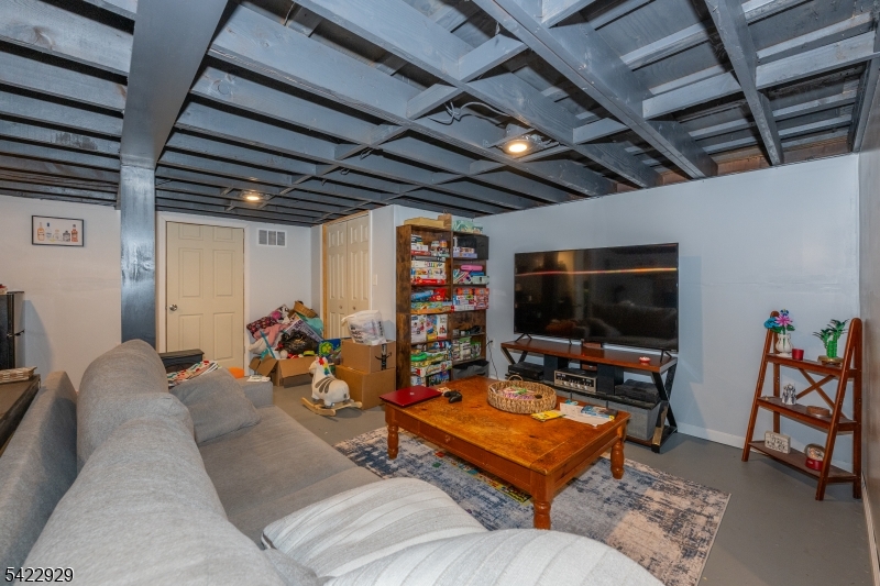 74 Scenic Dr