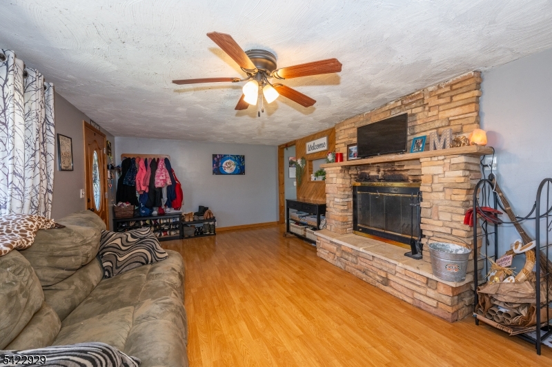 74 Scenic Dr