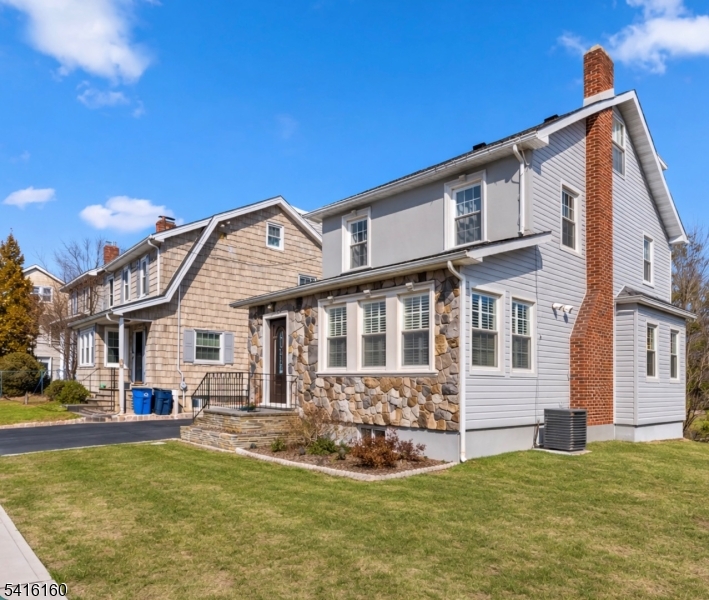 72 Valley Way