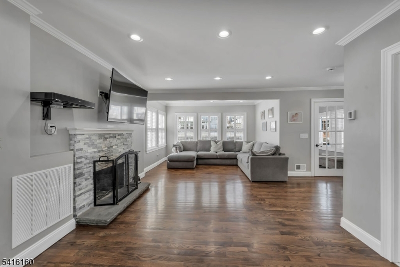 72 Valley Way