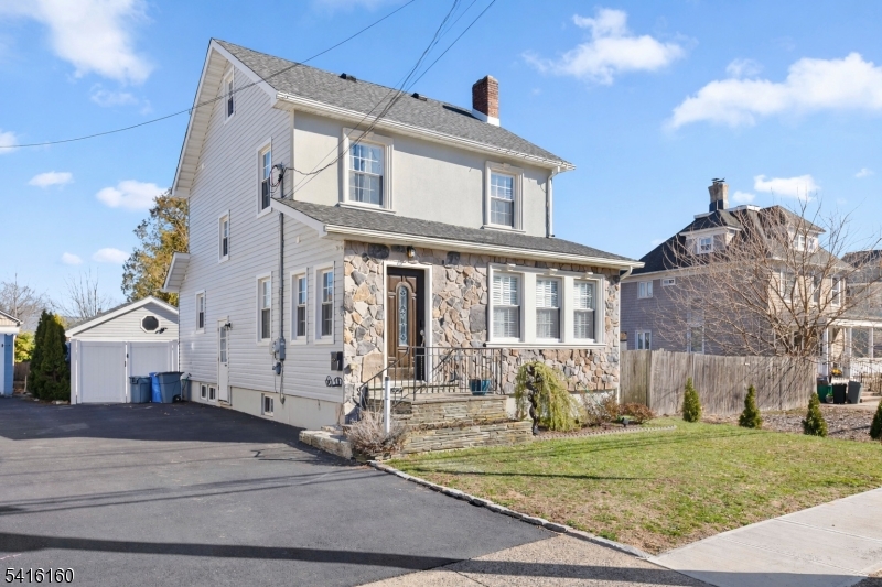 72 Valley Way