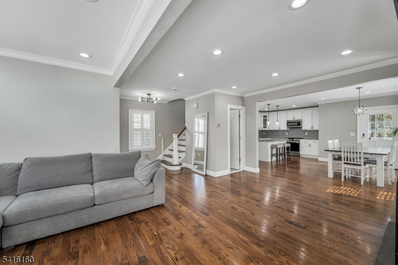 72 Valley Way