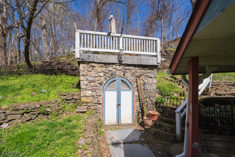 1053 S Main St