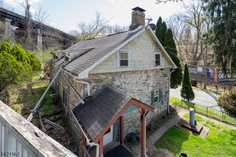 1053 S Main St