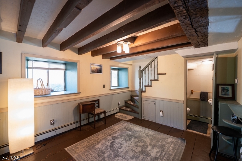 1053 S Main St