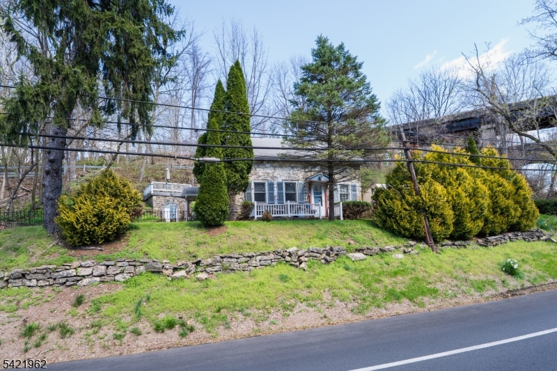 1053 S Main St