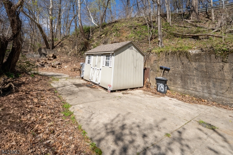 1053 S Main St