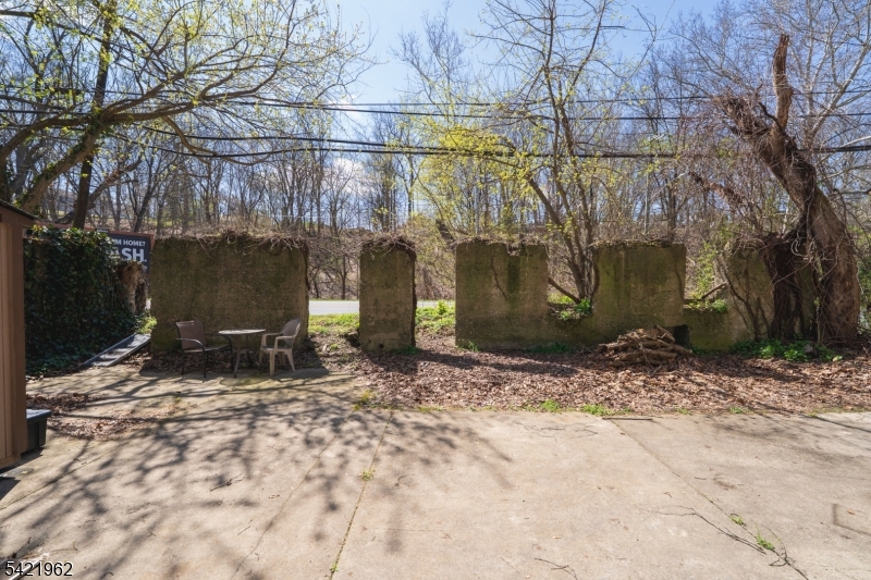1053 S Main St