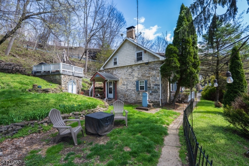 1053 S Main St