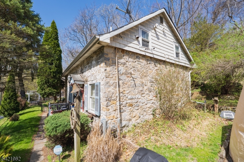 1053 S Main St