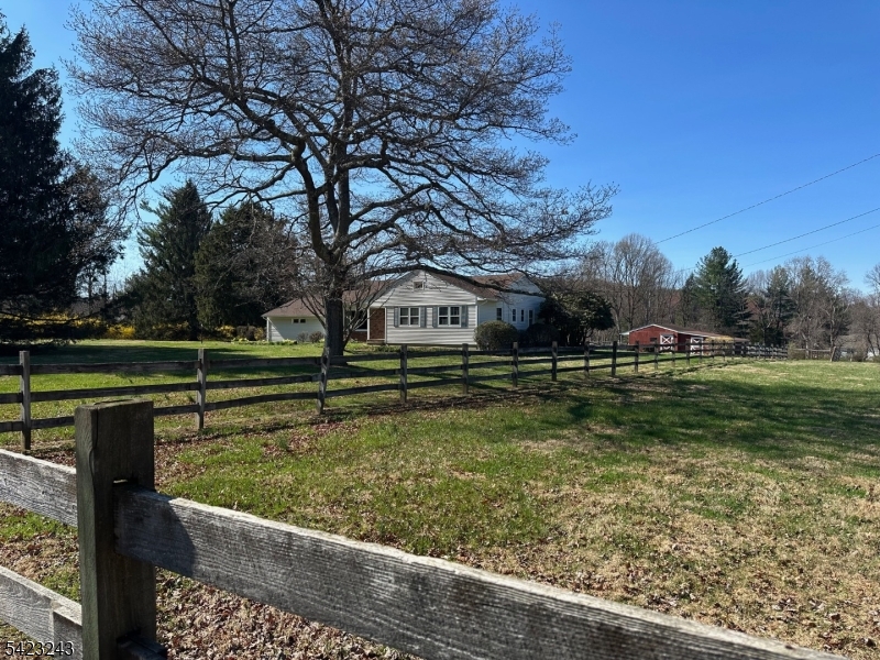 1 Scarlet Oak Rd