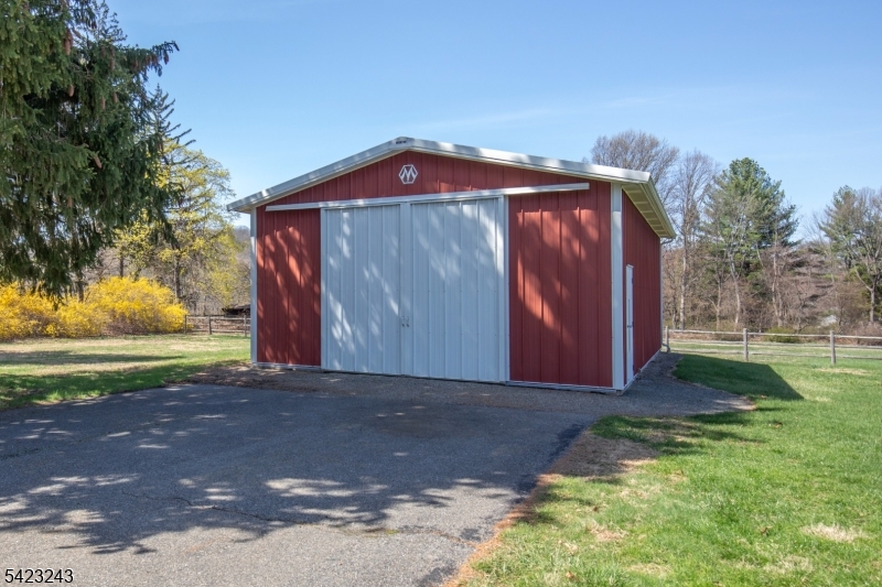 1 Scarlet Oak Rd