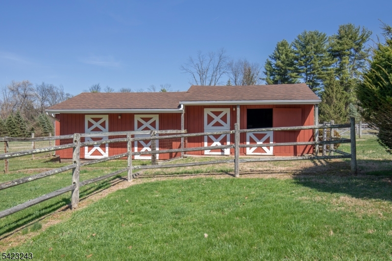 1 Scarlet Oak Rd