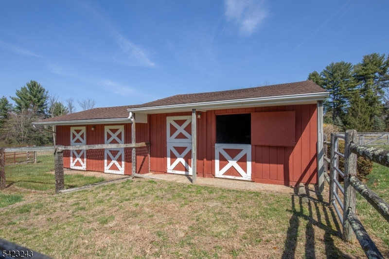 1 Scarlet Oak Rd