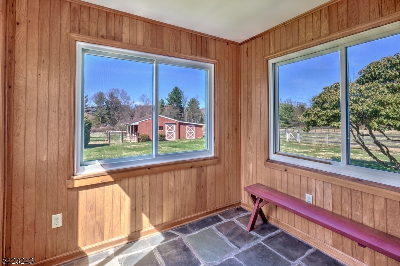 1 Scarlet Oak Rd