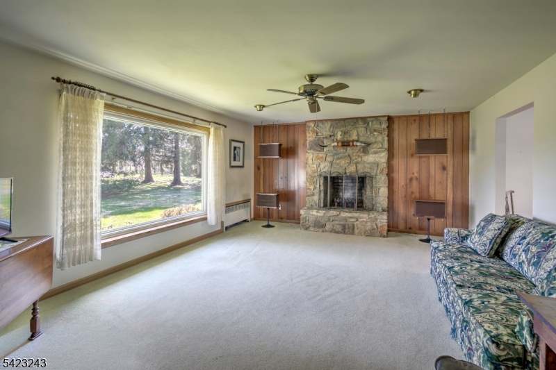 1 Scarlet Oak Rd