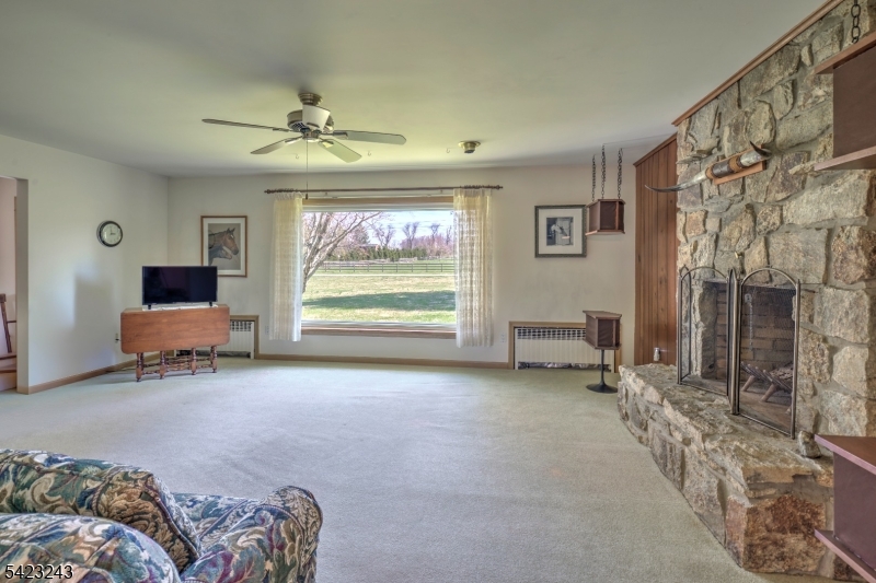 1 Scarlet Oak Rd