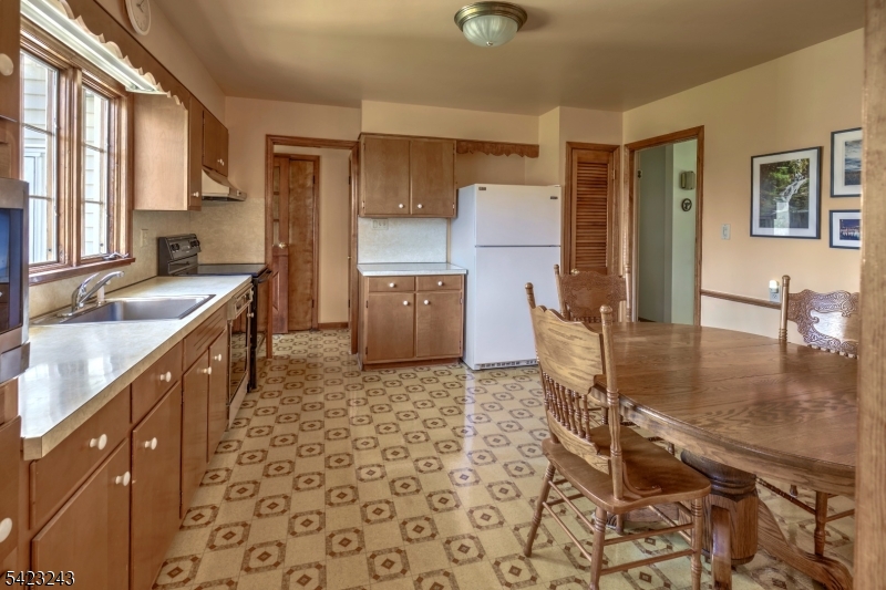 1 Scarlet Oak Rd