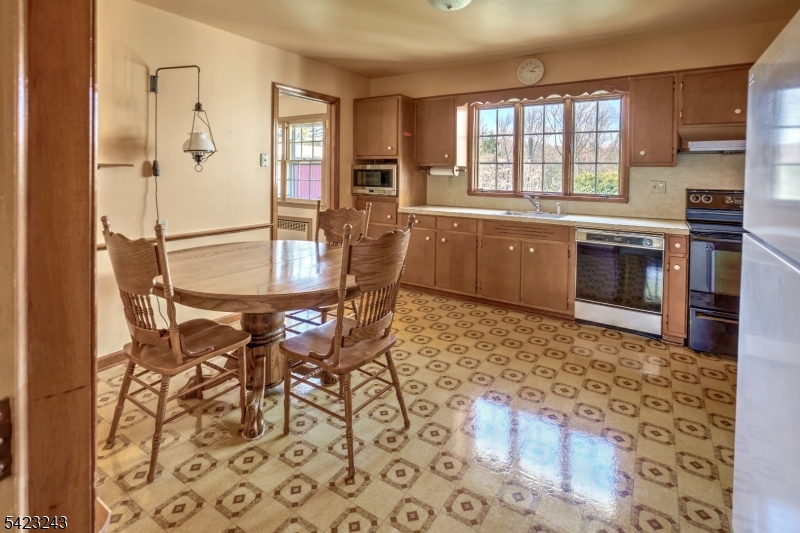 1 Scarlet Oak Rd