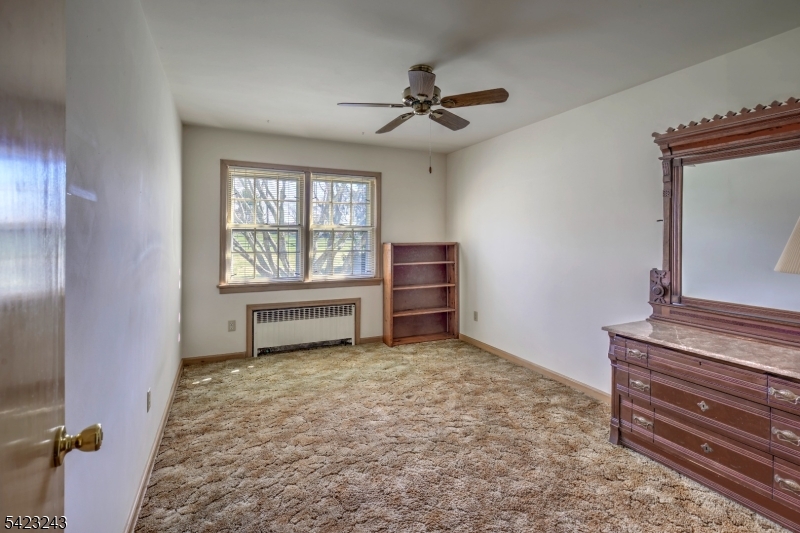 1 Scarlet Oak Rd