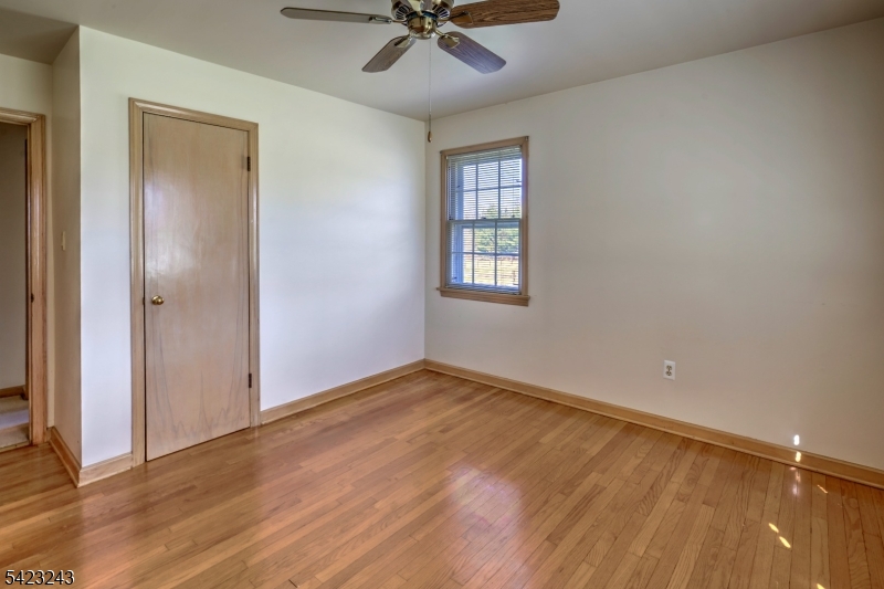 1 Scarlet Oak Rd