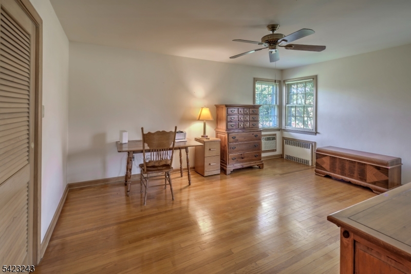 1 Scarlet Oak Rd