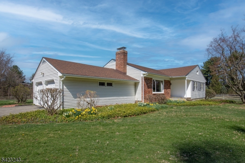 1 Scarlet Oak Rd