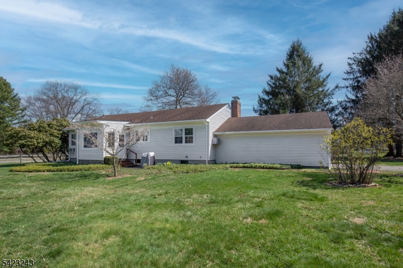 1 Scarlet Oak Rd