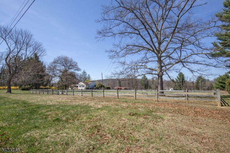 1 Scarlet Oak Rd