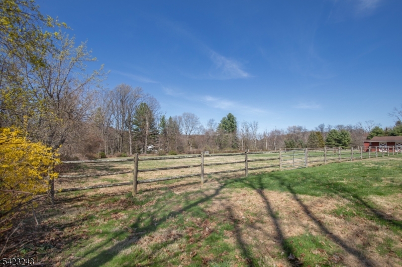1 Scarlet Oak Rd