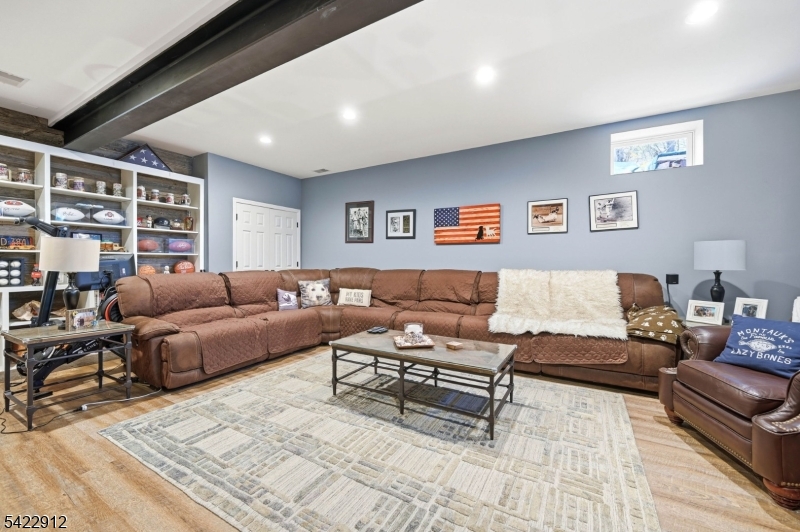 173 Point Breeze Dr